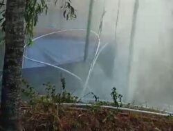 Roqib Sedang Menggali Sumur Bor Tiba-Tiba Air Memuncrat Deras Setinggi 25 Meter Warga Desa Menjadi Heboh