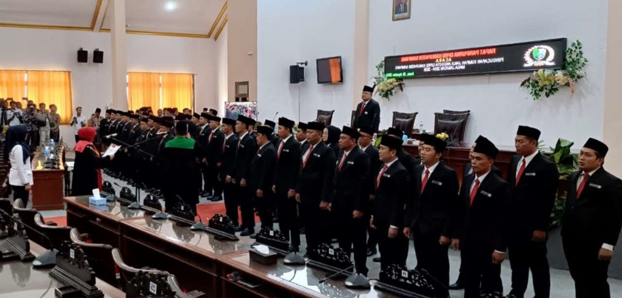 Pelantikan dan pengambilan sumpah anggota DPRD Sampang, Madura, Jawa Timur